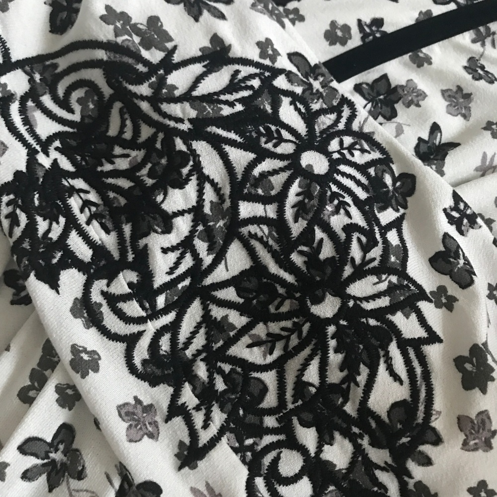 TopShop Floral Cotton Boho Dress XS NWT Smocking White black 0246 - Picture 3 of 7